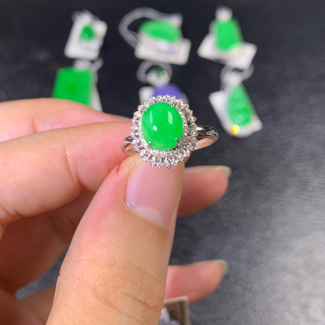 翡翠戒指18K金镶嵌翡翠