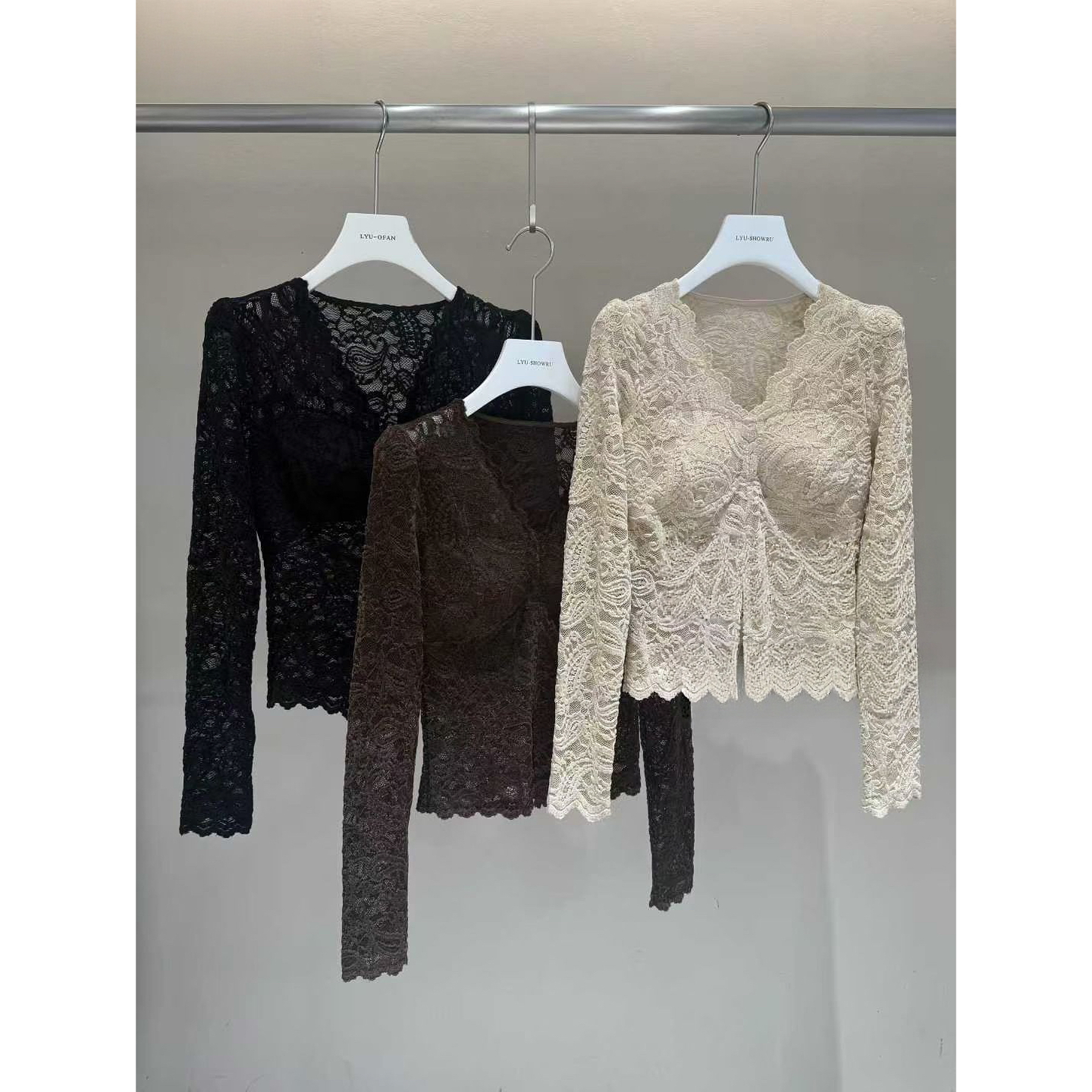 新款V领蕾丝长袖加绒显瘦打底衫女法式温柔风