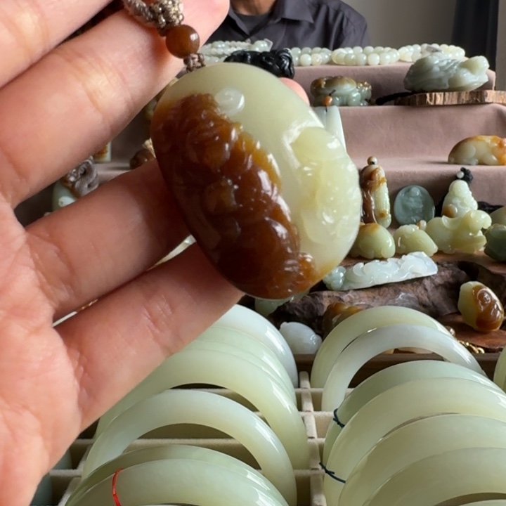 和田玉（糖玉）未镶嵌颈饰