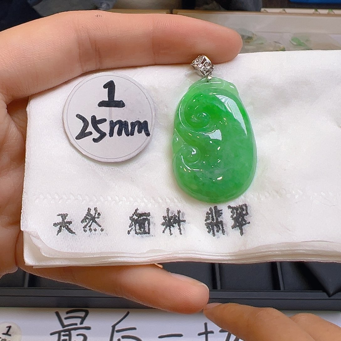 翡翠颈饰18K金镶嵌翡翠