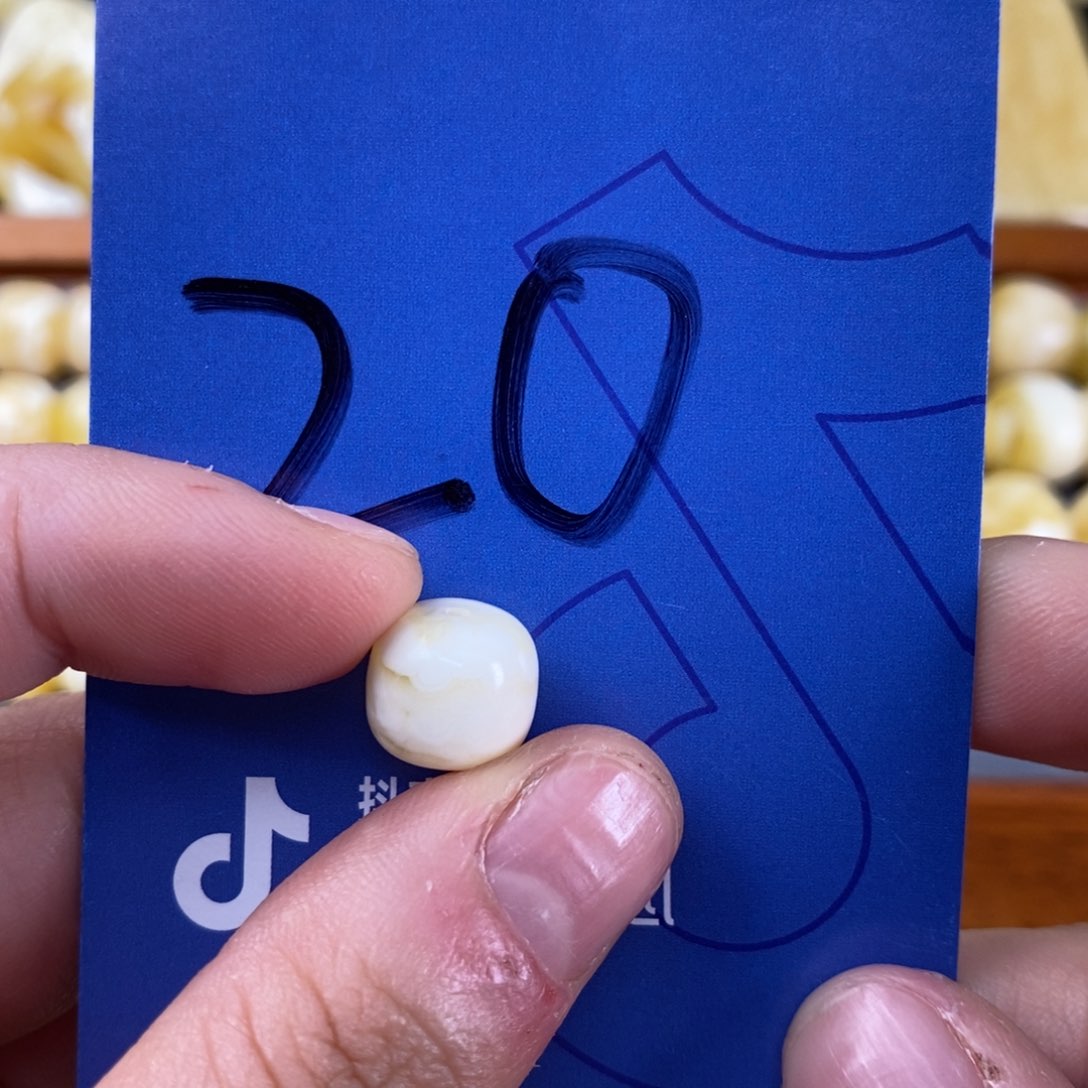 琥珀裸石未镶嵌小*子蜜蜡