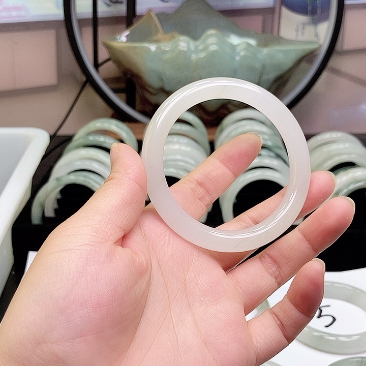 石英质玉手镯未镶嵌5