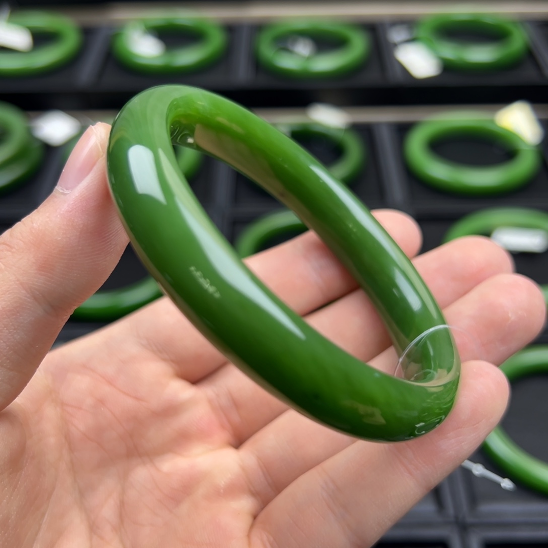 和田玉（碧玉）未镶嵌手镯