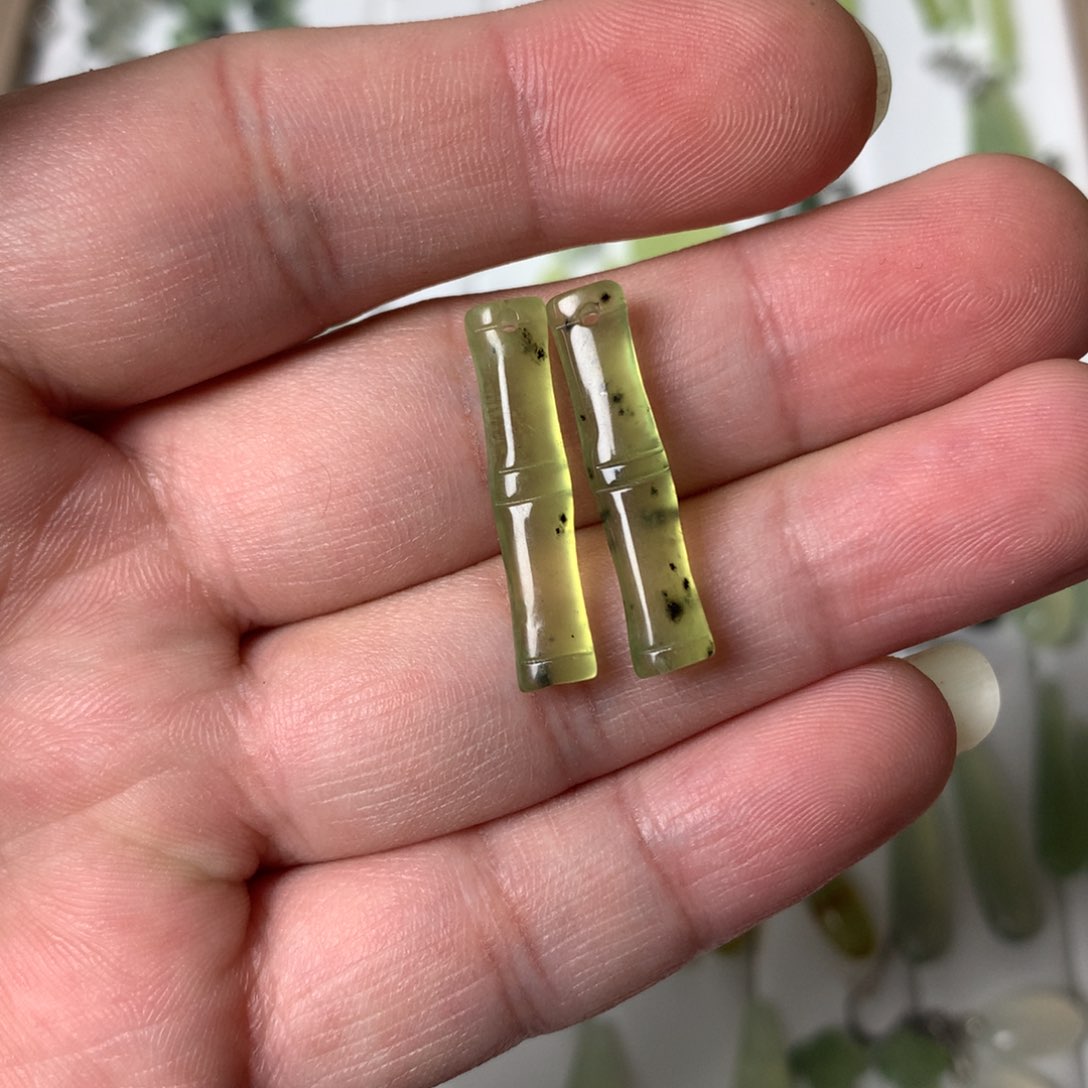 蛇纹石玉耳环未镶嵌