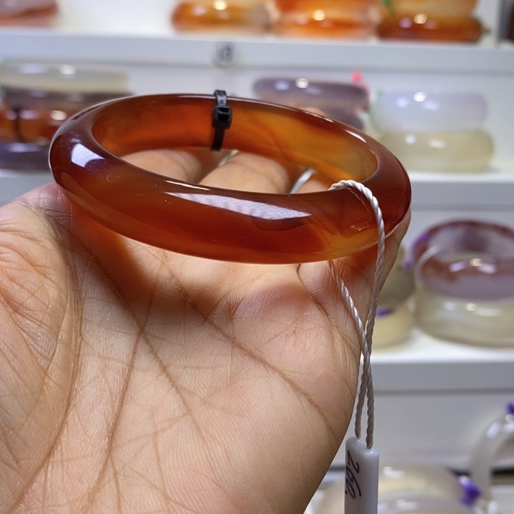 玛瑙/玉髓手镯未镶嵌开*?