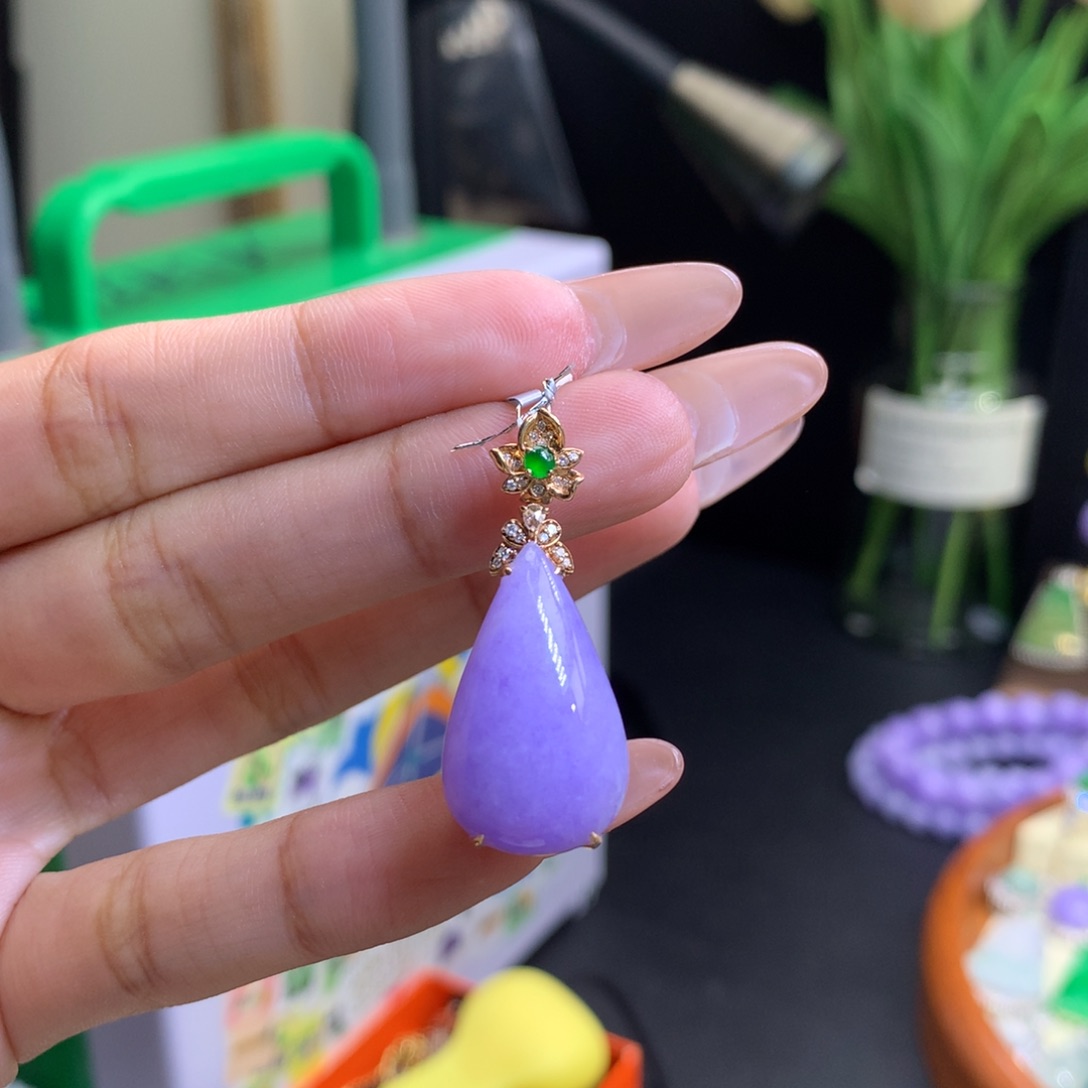 翡翠18K金镶嵌颈饰