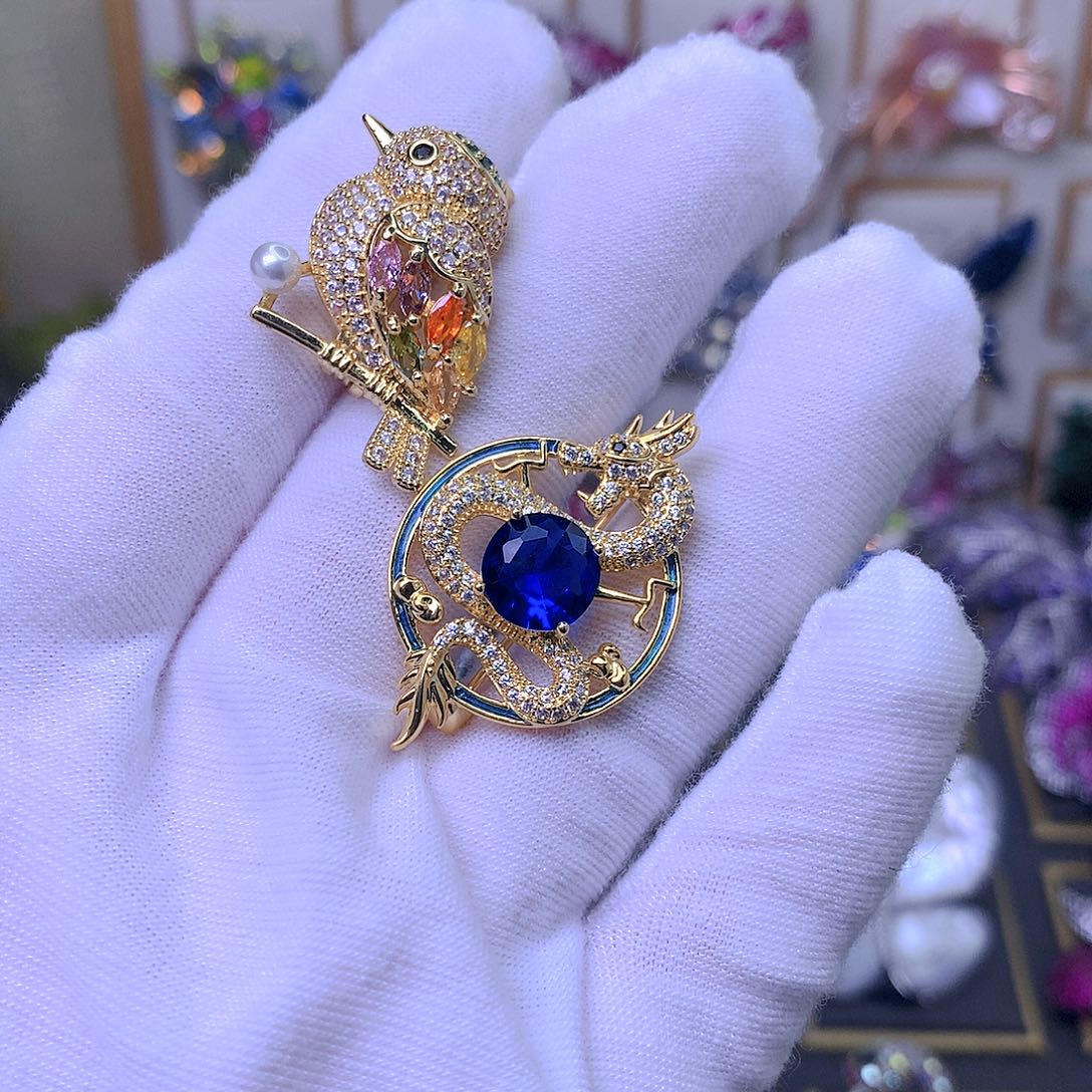 合成立方氧化锆铜小胸针2个