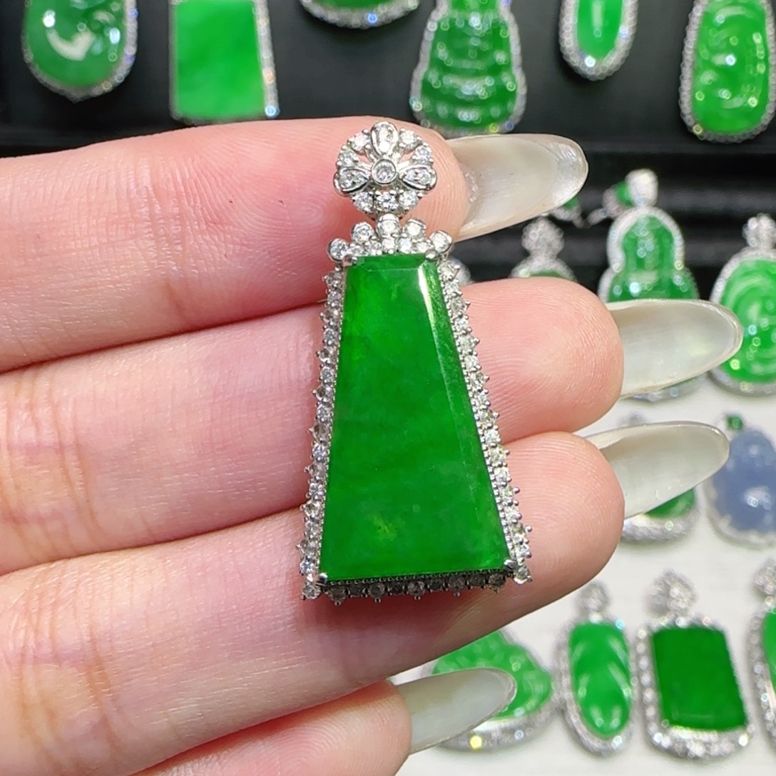 翡翠18K金镶嵌颈饰