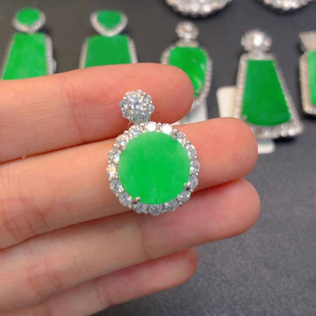 隔***王翡翠银S925镶嵌颈饰