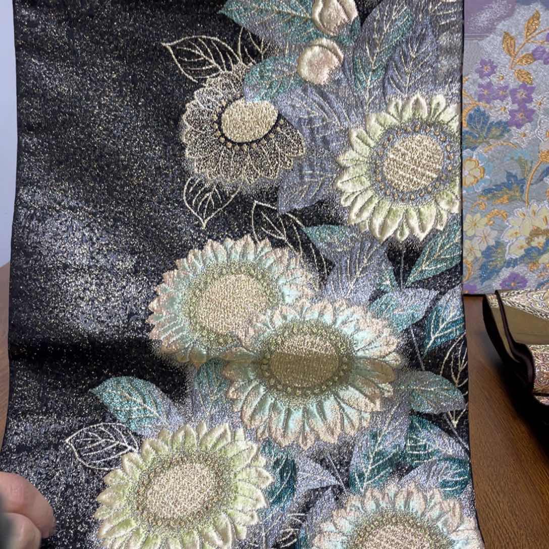 织绣织锦技艺高超的向日葵