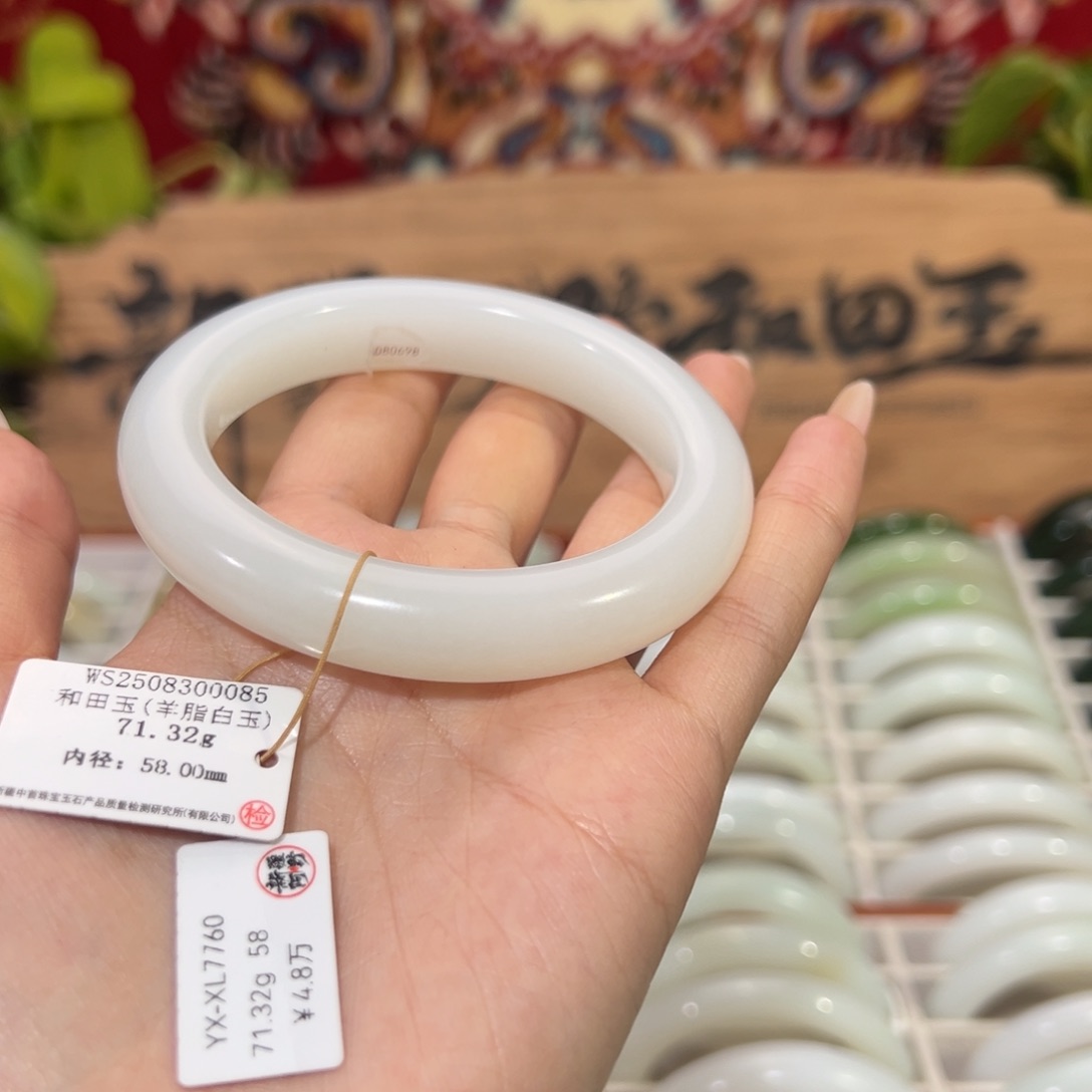 未镶嵌手镯和田玉优雅羊脂白玉手镯 性价比超强 细柔光