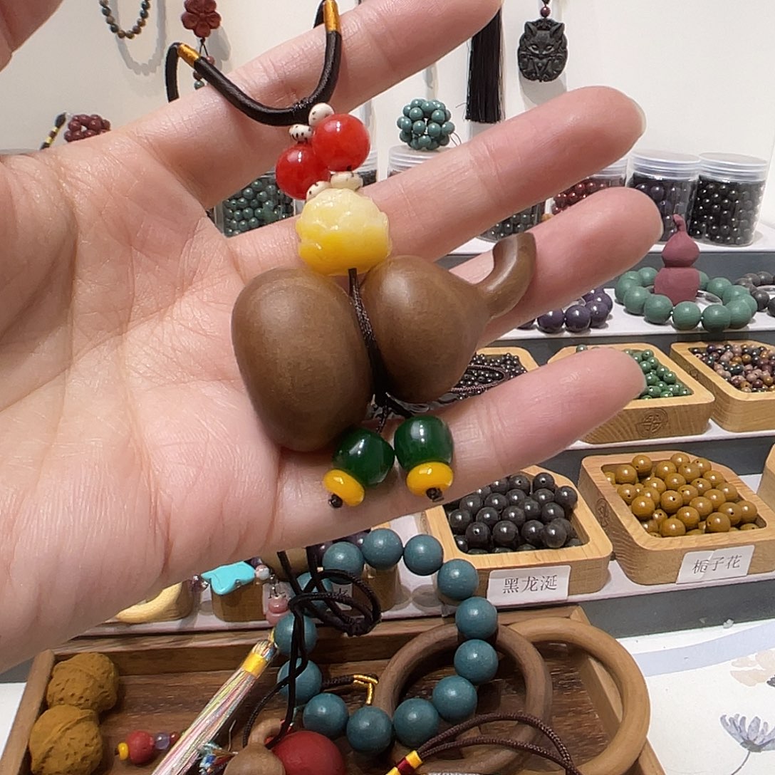 泥塑合香珠老山檀大葫芦配饰