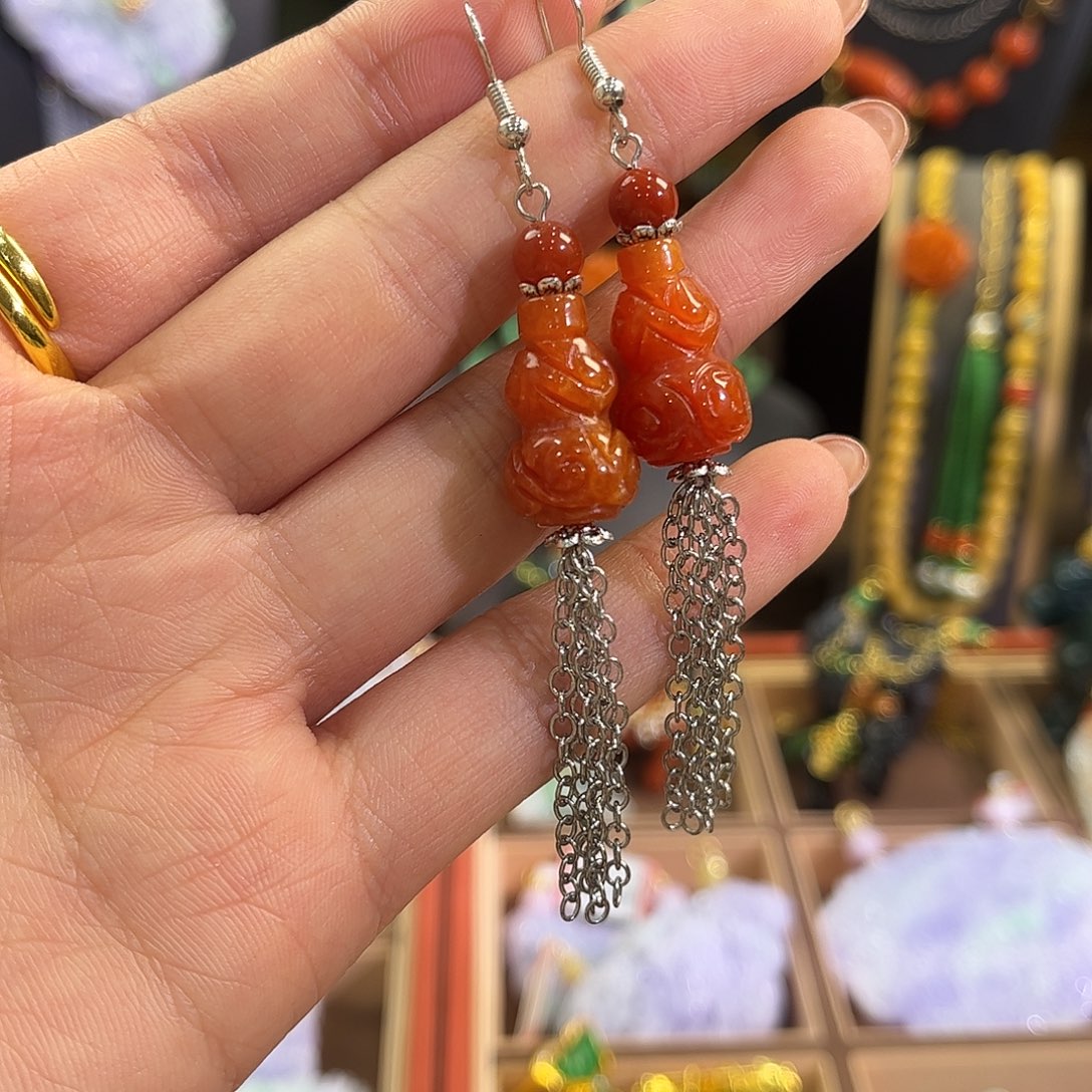 翡翠未镶嵌颈饰炸