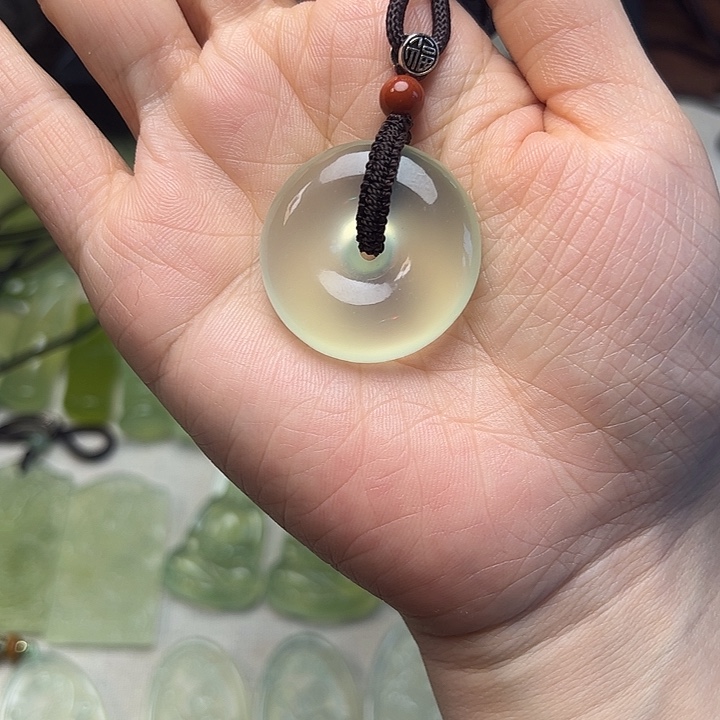 好***梦岫玉合金颈饰吊坠