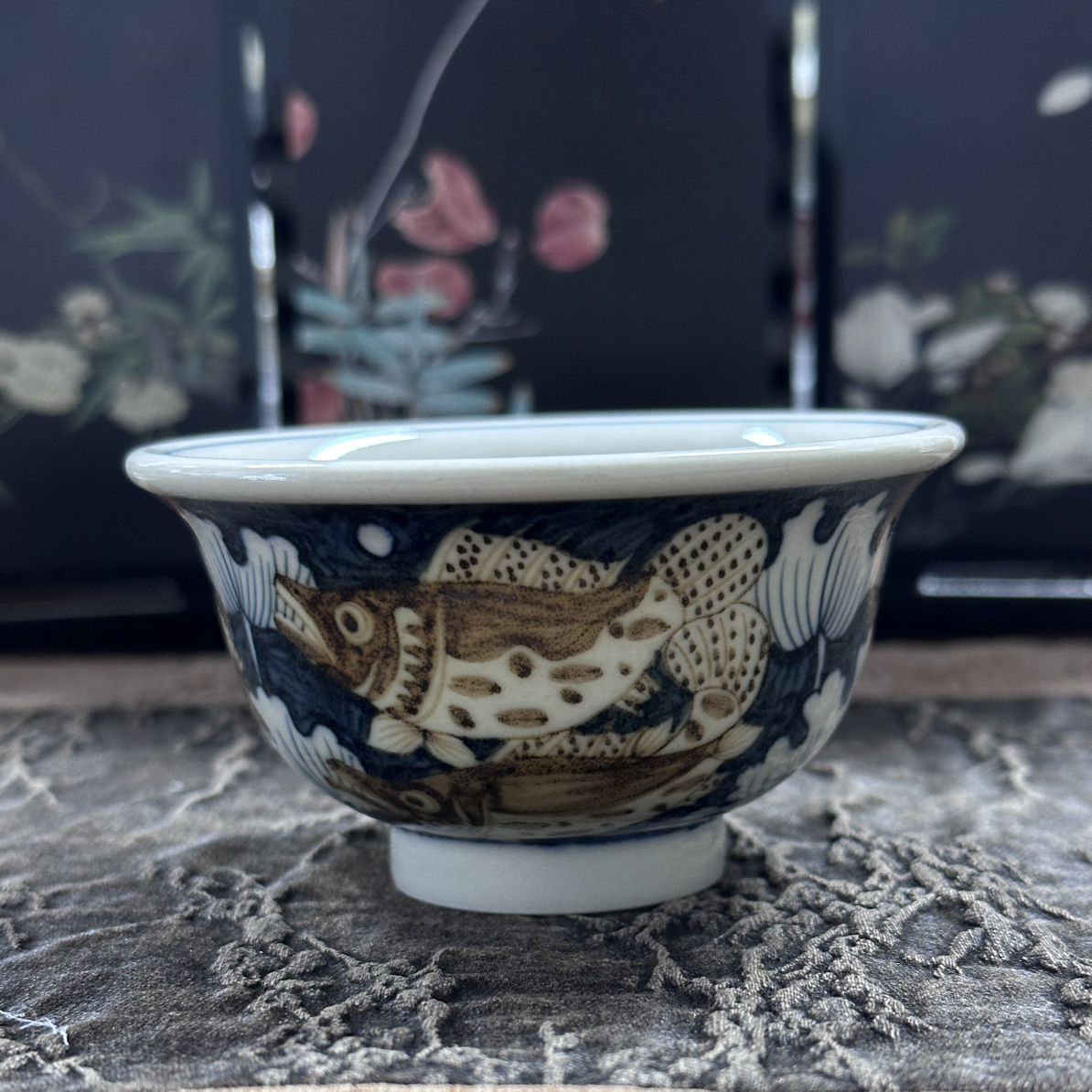 【立勤堂】青花釉里金九鳜压手杯主人杯90cc