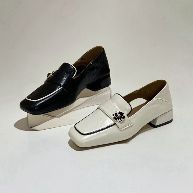 A2518春秋新款时尚山茶花粗跟方头乐福鞋A