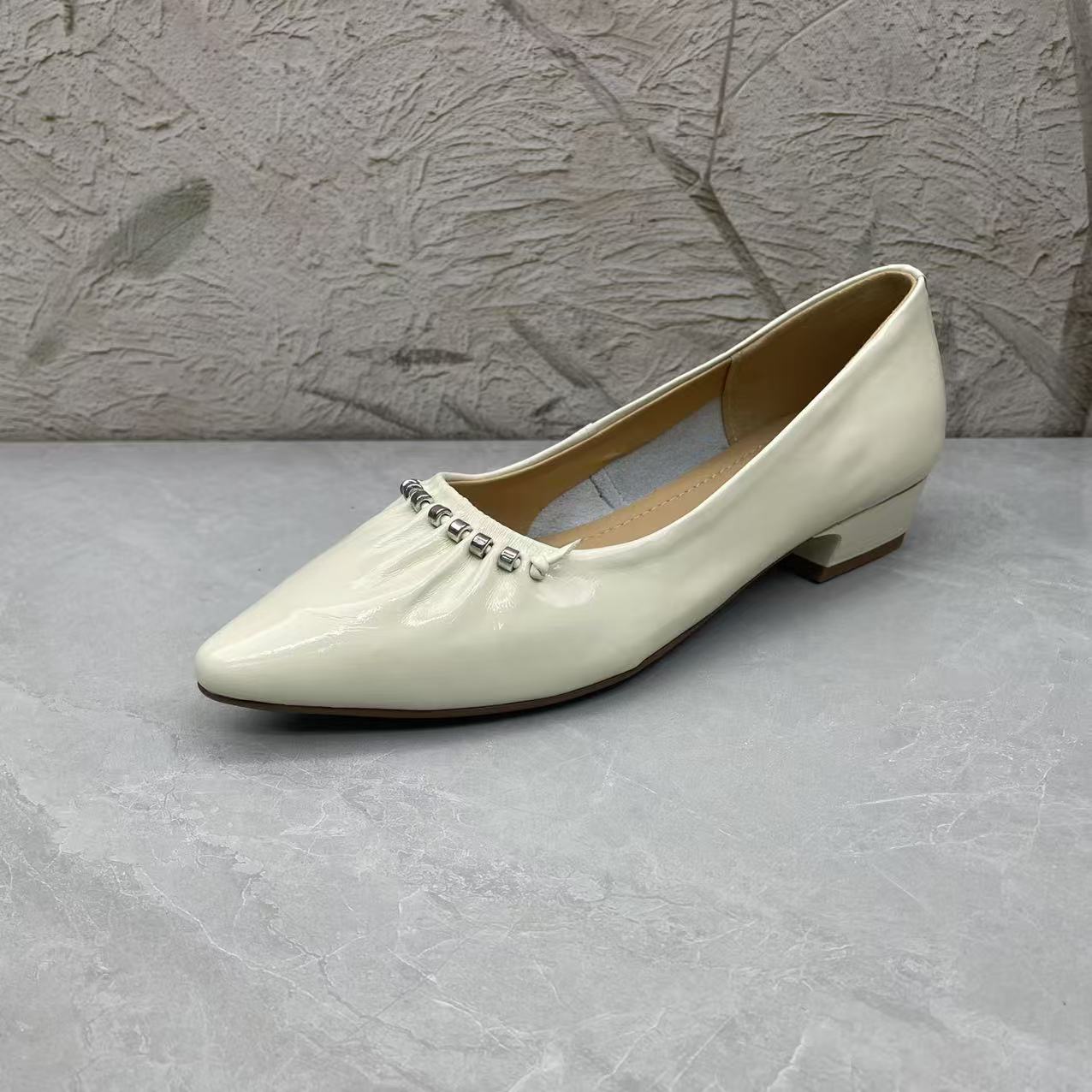 单鞋女（牛皮）31035-1600（孤品）c区35码