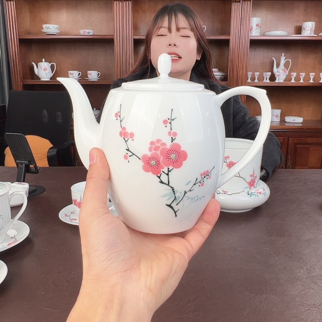 瓷纪念版翠竹红梅腰鼓壶微瑕