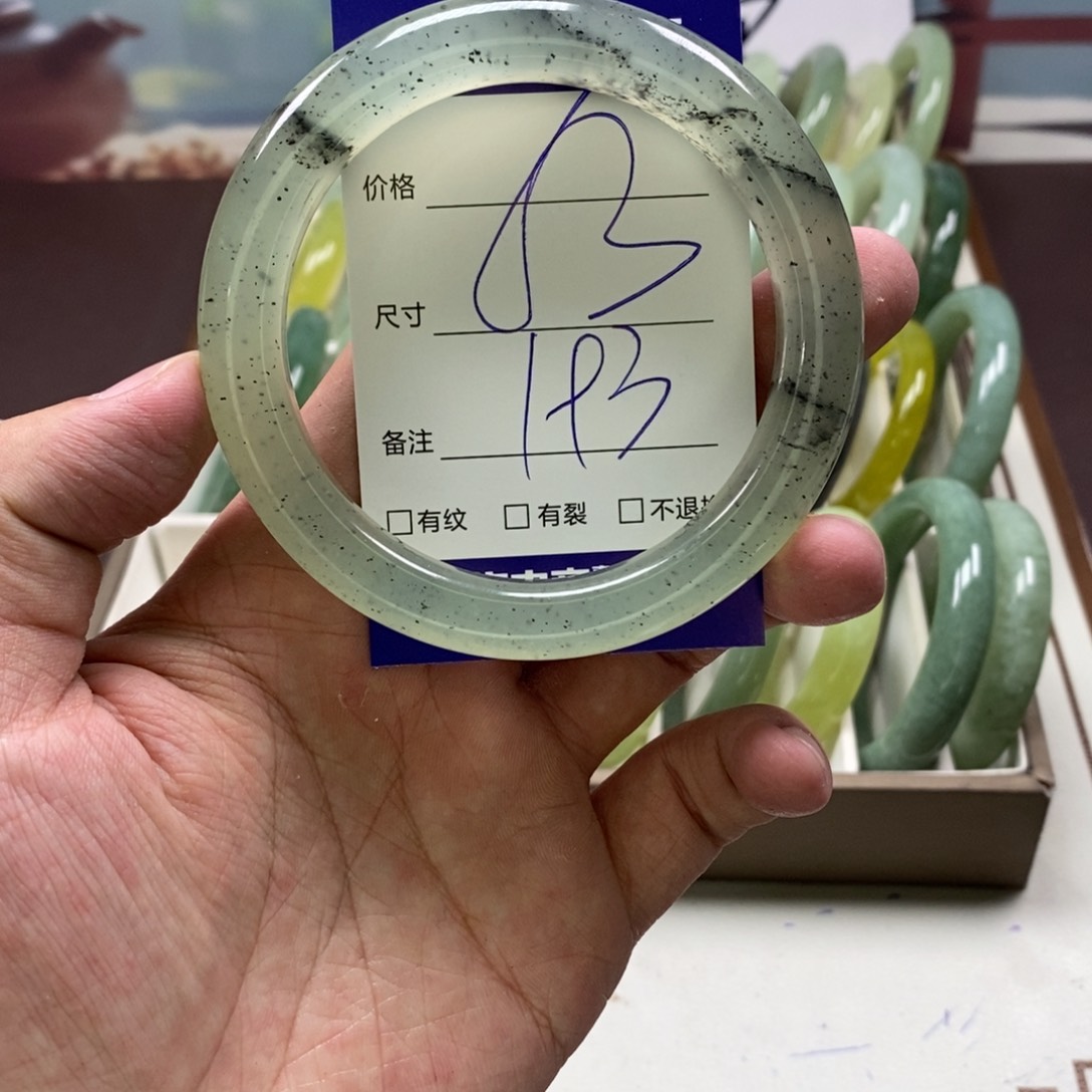 蛇纹石玉手镯未镶嵌