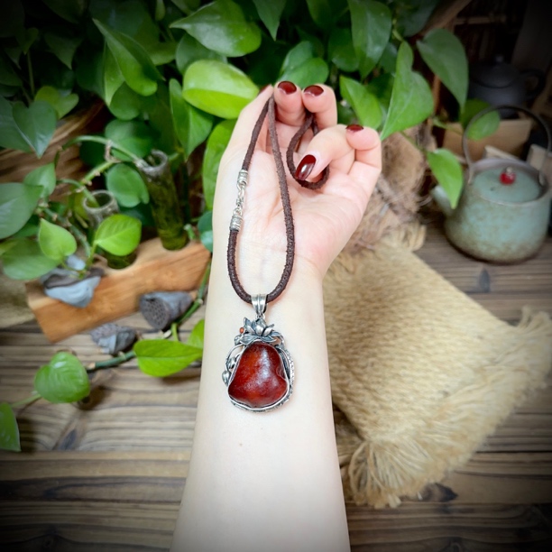 【古香古色】复古s925银蜜蜡琥珀吊坠