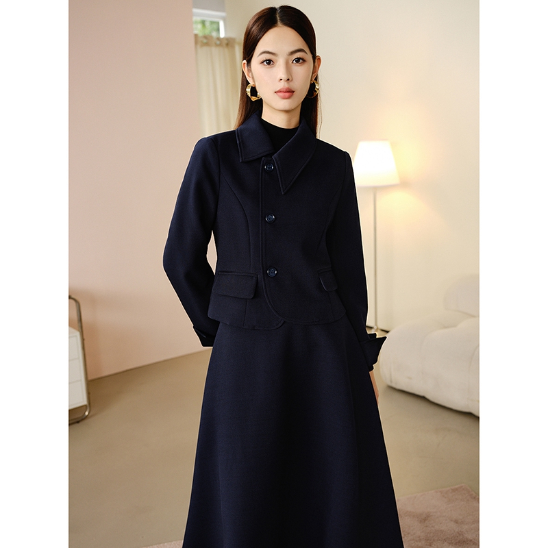 晚白秋季新款时尚简约气质上衣百搭纯色翻领休闲外套女25062507