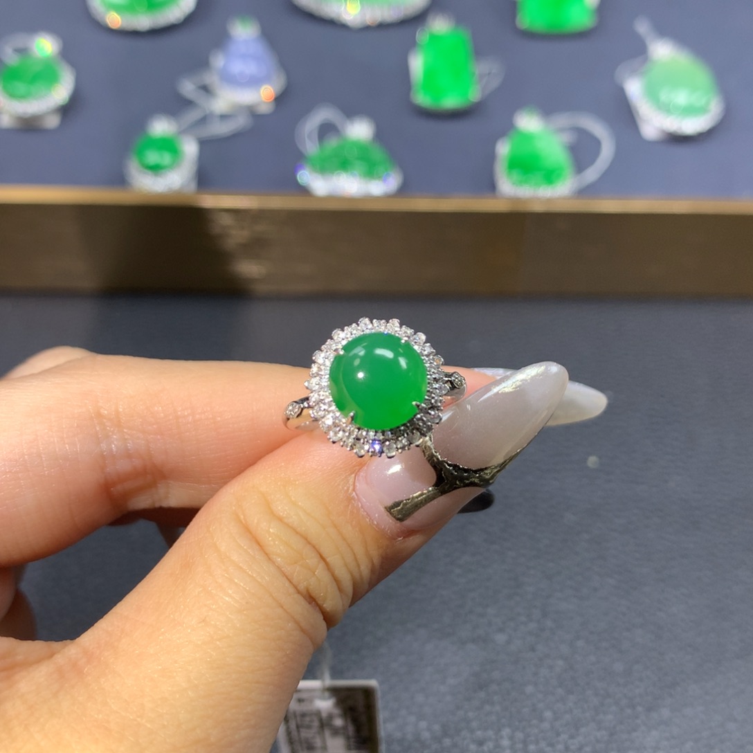 翡翠戒指18K金镶嵌翡翠