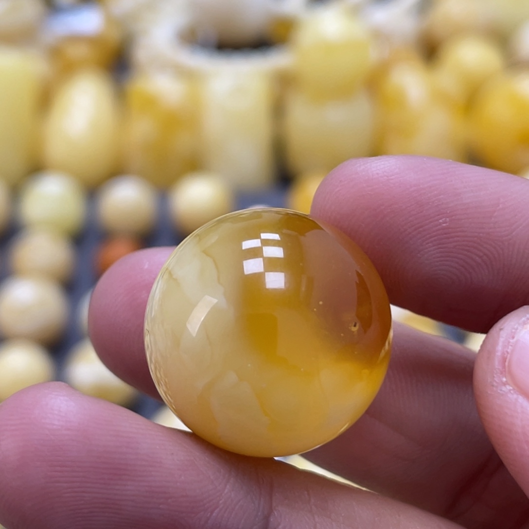 蜜蜡未镶嵌裸石21.5mm瑕疵