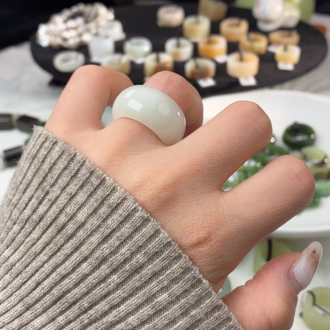 和田玉（糖玉）未镶嵌戒指S88俄白墩墩17.2