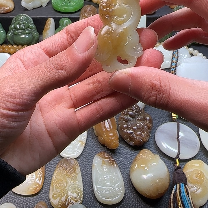 和田玉未镶嵌颈饰