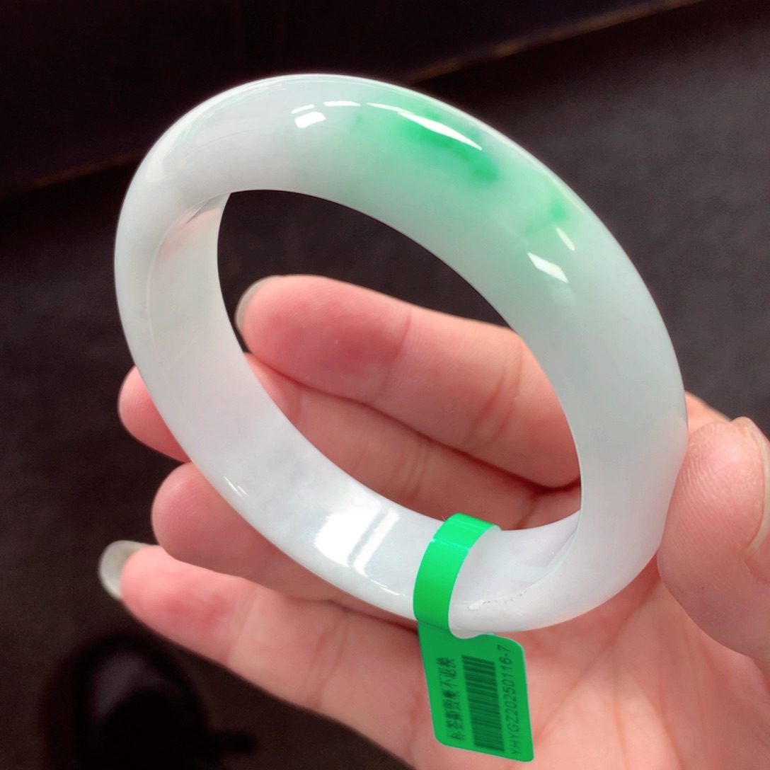 翡翠手镯未镶嵌缅甸