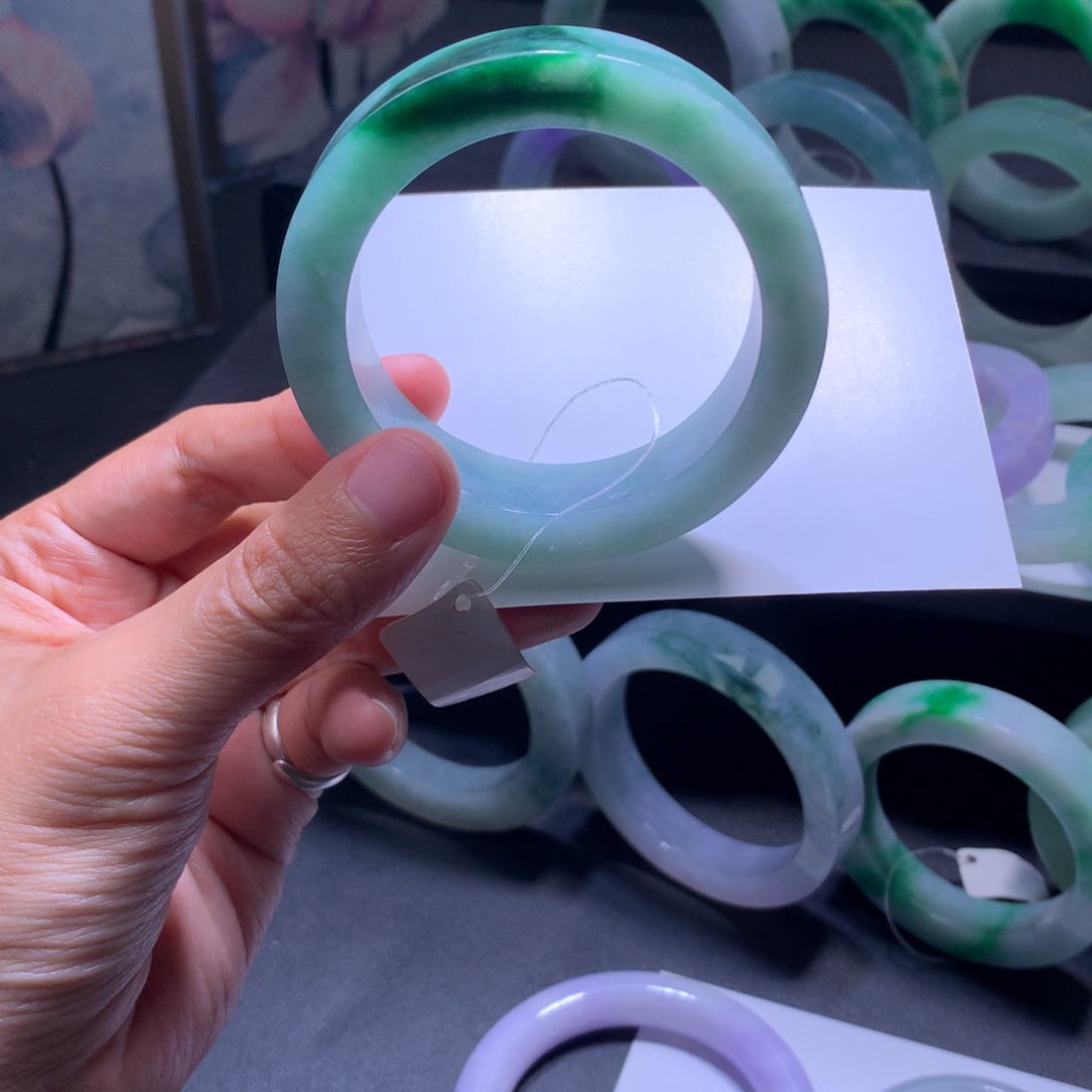 定制翡翠未镶嵌翡翠手镯