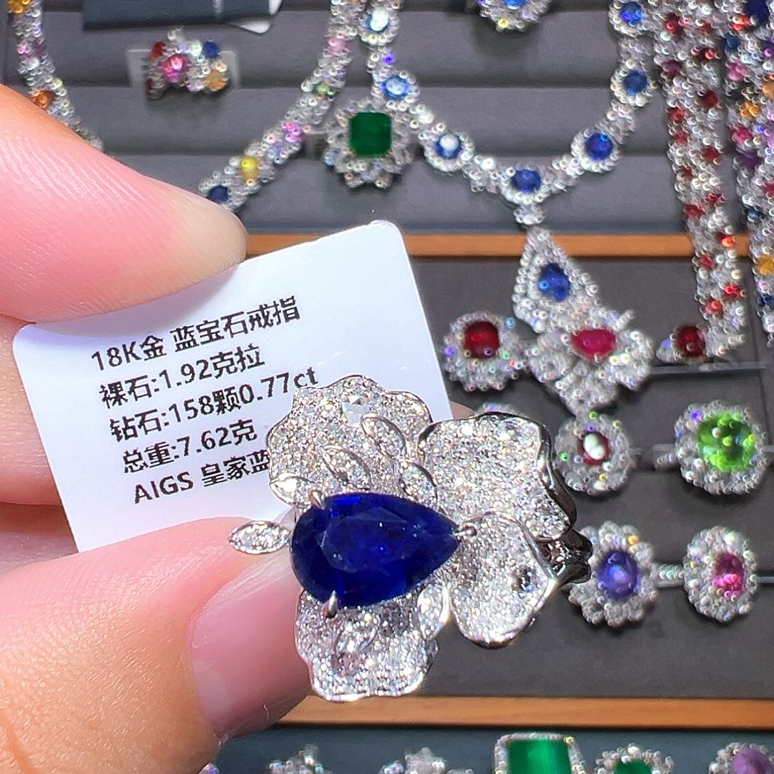 蓝宝石戒指18K金镶嵌