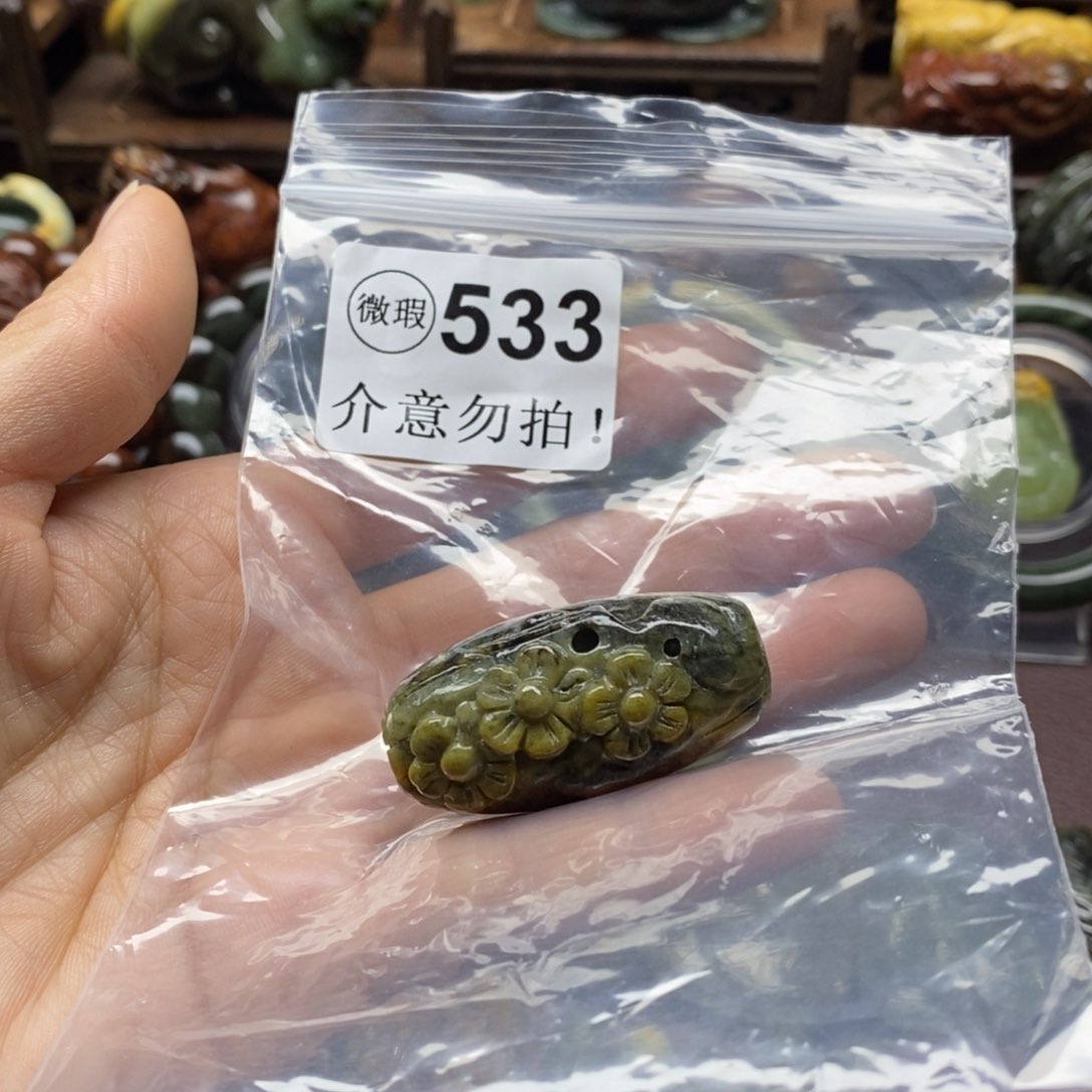 未镶嵌岫岩河磨玉（透闪石质玉）把件