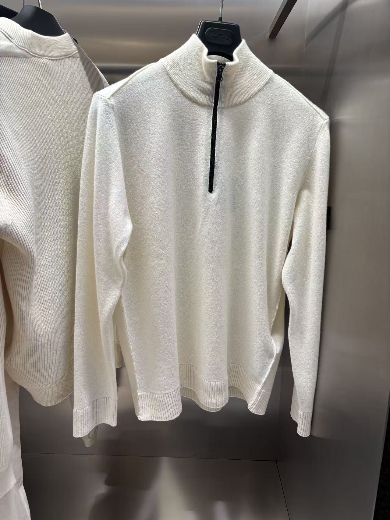 未使用 STONE ISLAND 开衫款秋冬针织衫