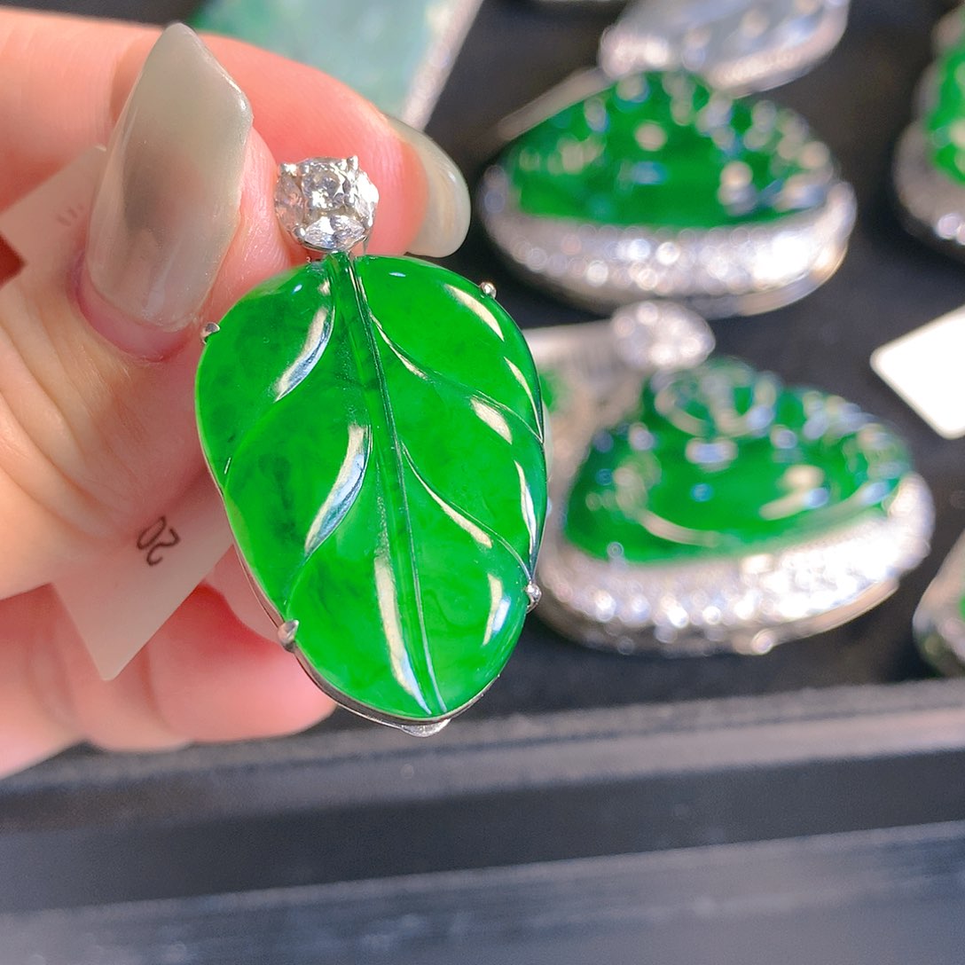 翡翠颈饰银S925镶嵌翡翠