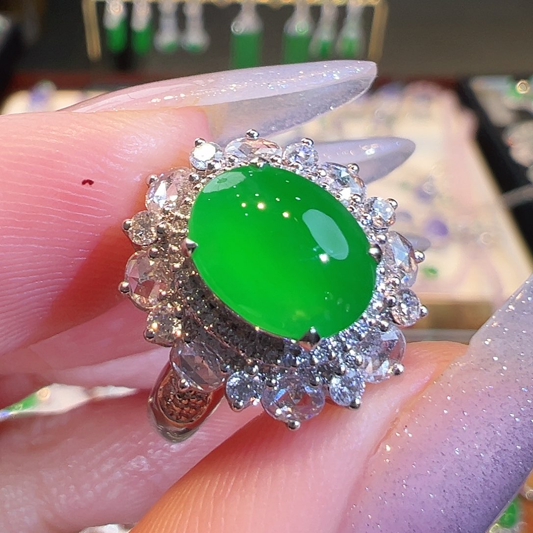 翡翠戒指18K金镶嵌翡翠