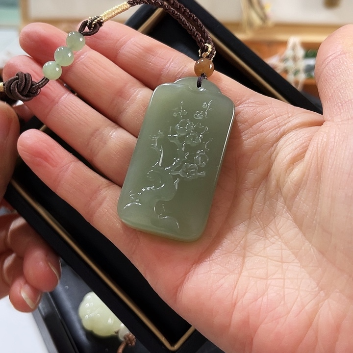 用***6和田玉未镶嵌颈饰