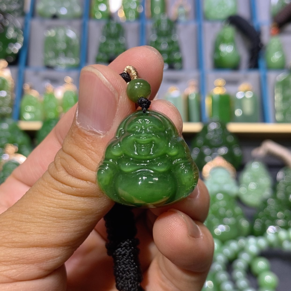 【闪购商品】和田玉吊坠(不含链)未镶嵌辣阳绿微猫眼佛公 25/11