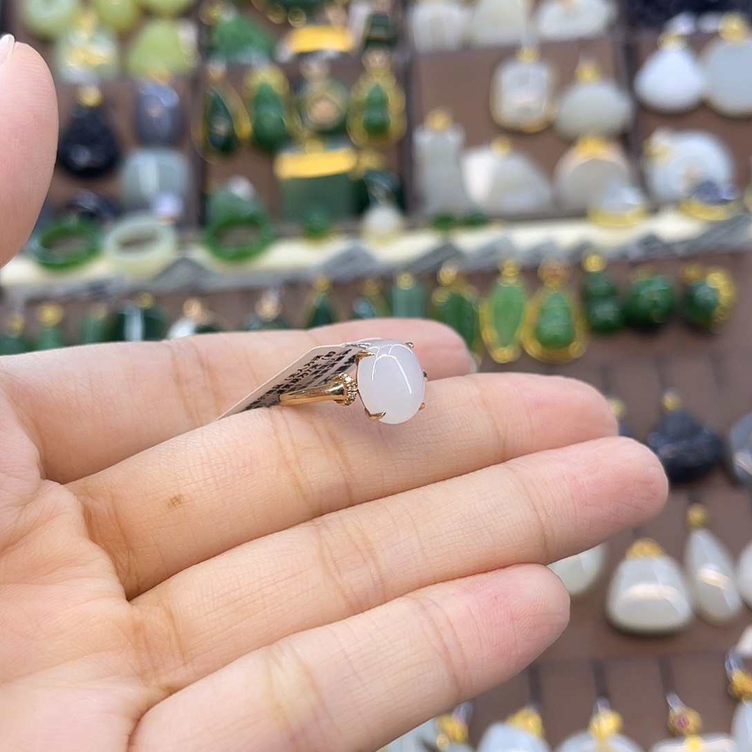 和田玉戒指18K金镶嵌一**亿