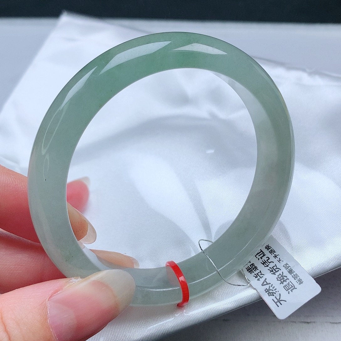 翡翠手镯未镶嵌58圈