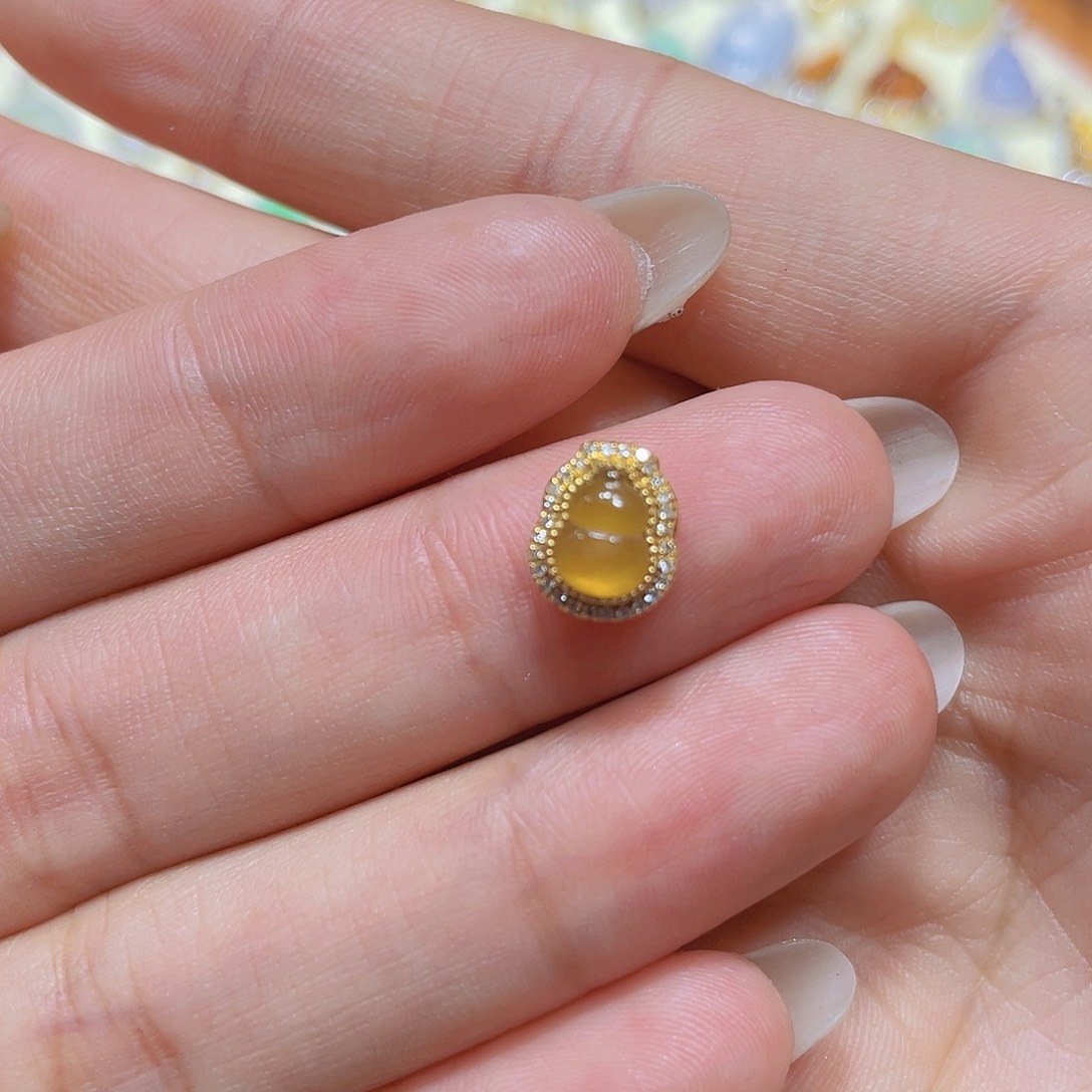 翡翠吊坠(不含链)18K金镶嵌