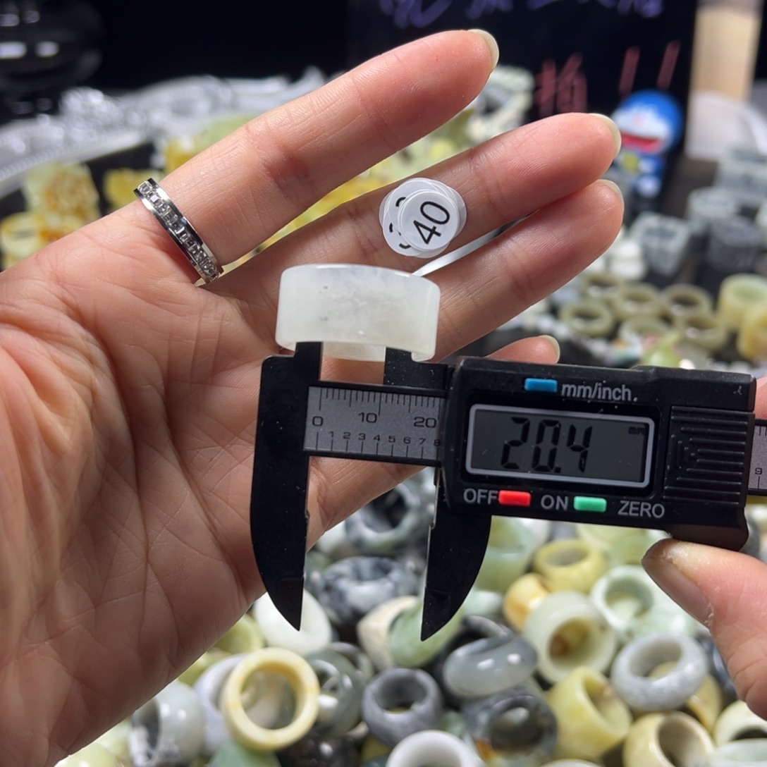 蛇纹石玉未镶嵌戒指