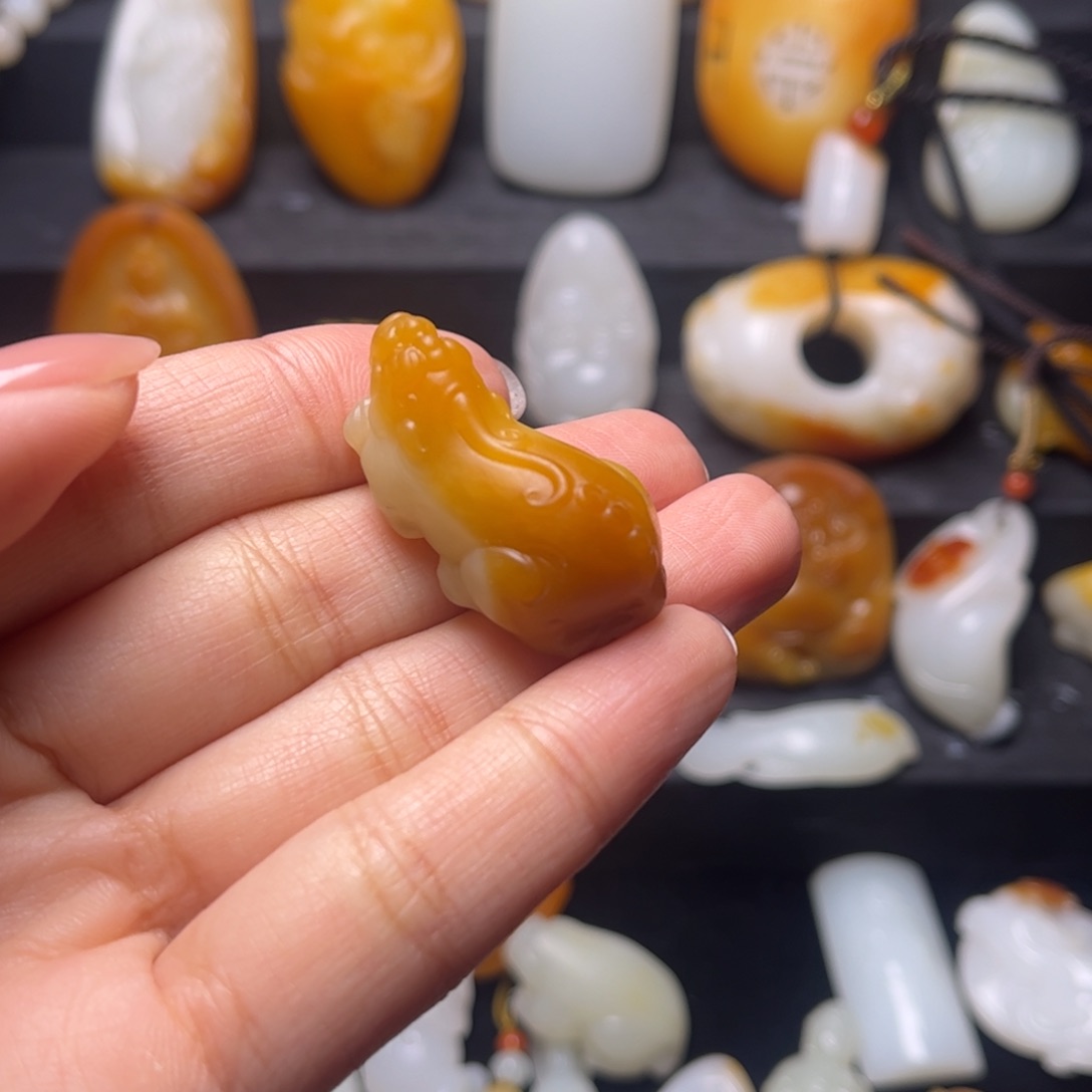 和田玉颈饰未镶嵌香**