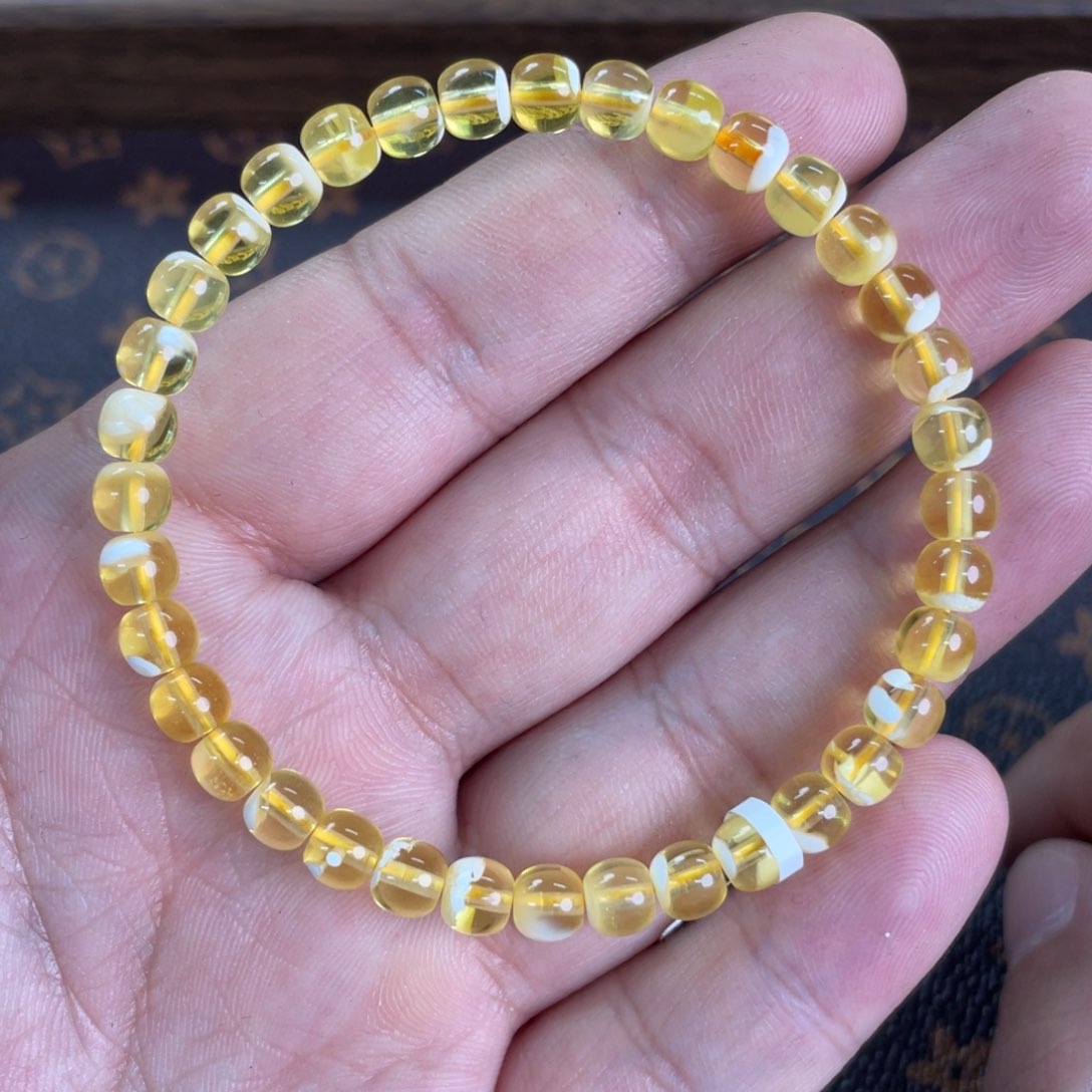 琥珀裸石未镶嵌55600000000