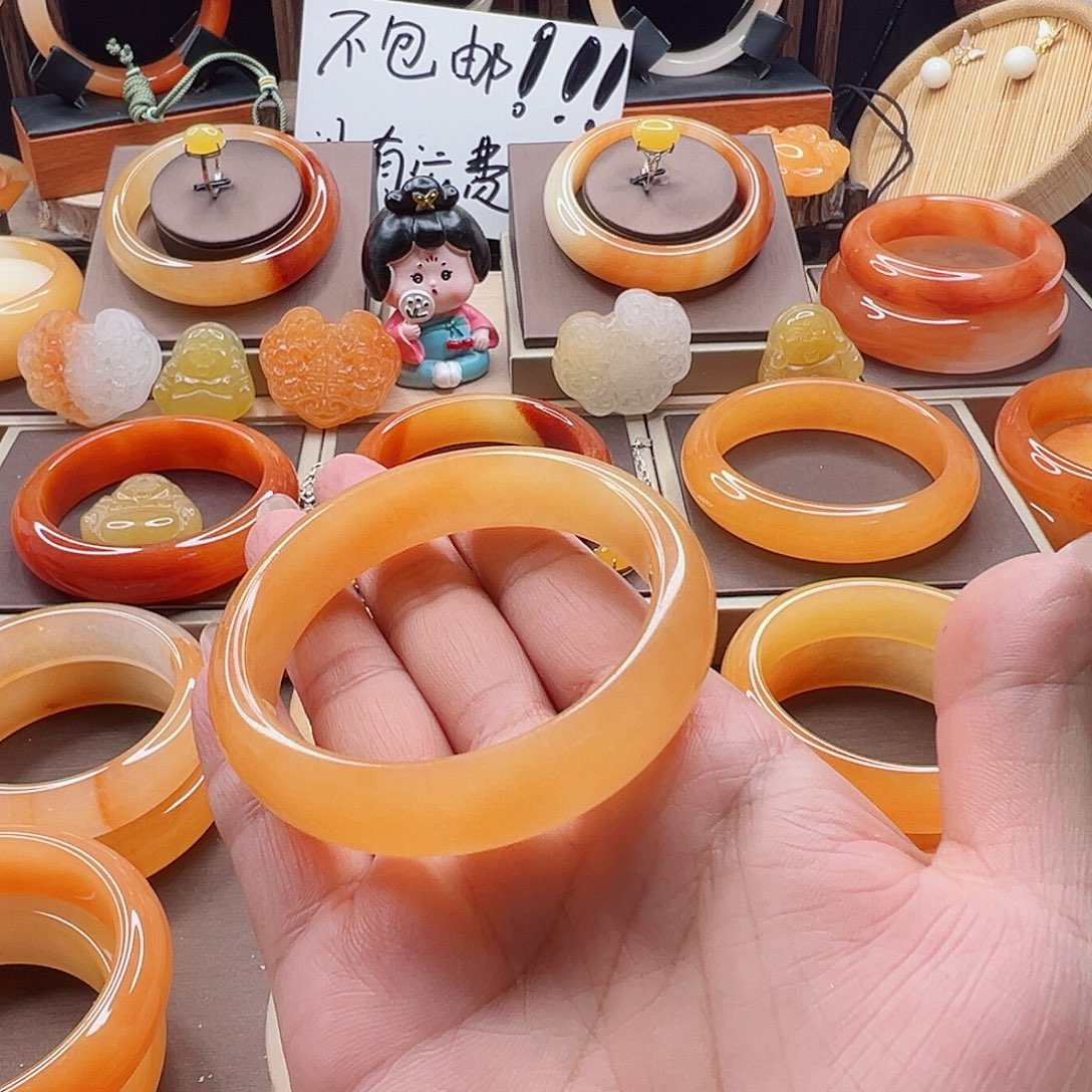 未镶嵌石英质玉（黄龙玉）手镯包容福利55