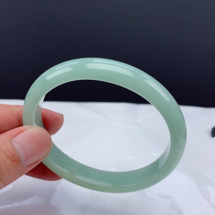 翡翠手镯未镶嵌60苹果绿贵妃