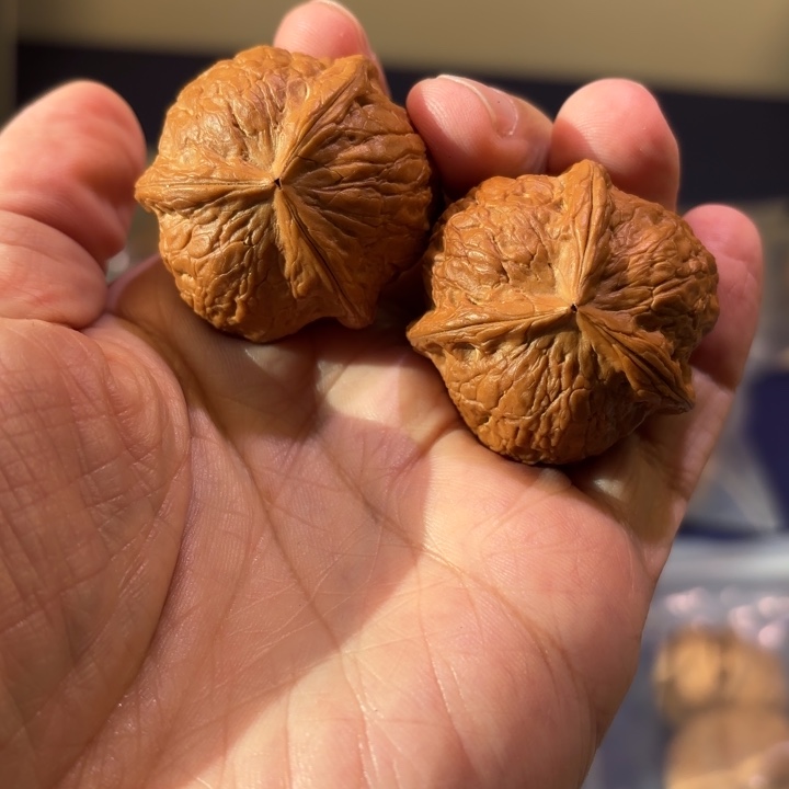 文玩核桃吊坠鸡足山球奔