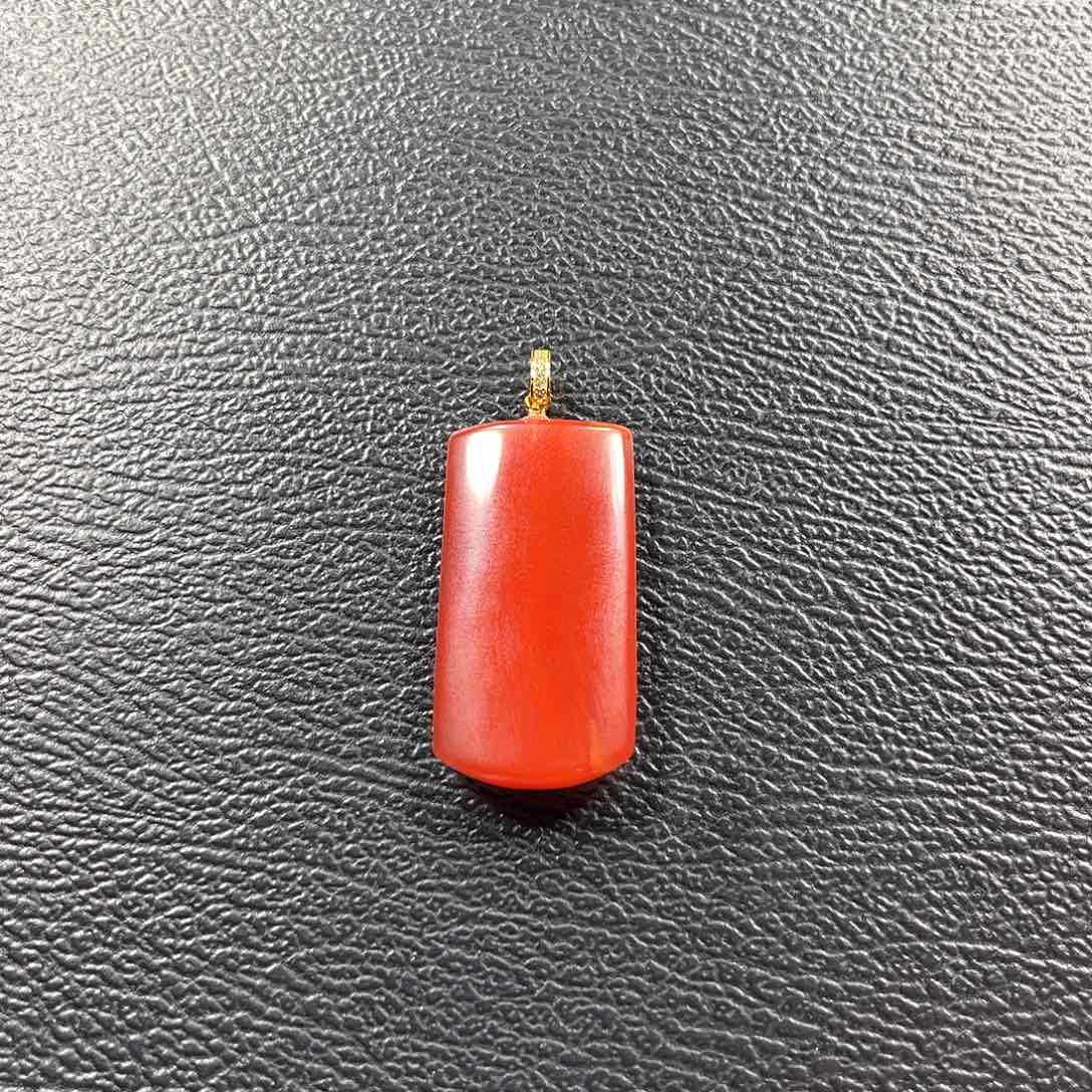 南红玛瑙无事牌18K金镶嵌大黑洞11.4克