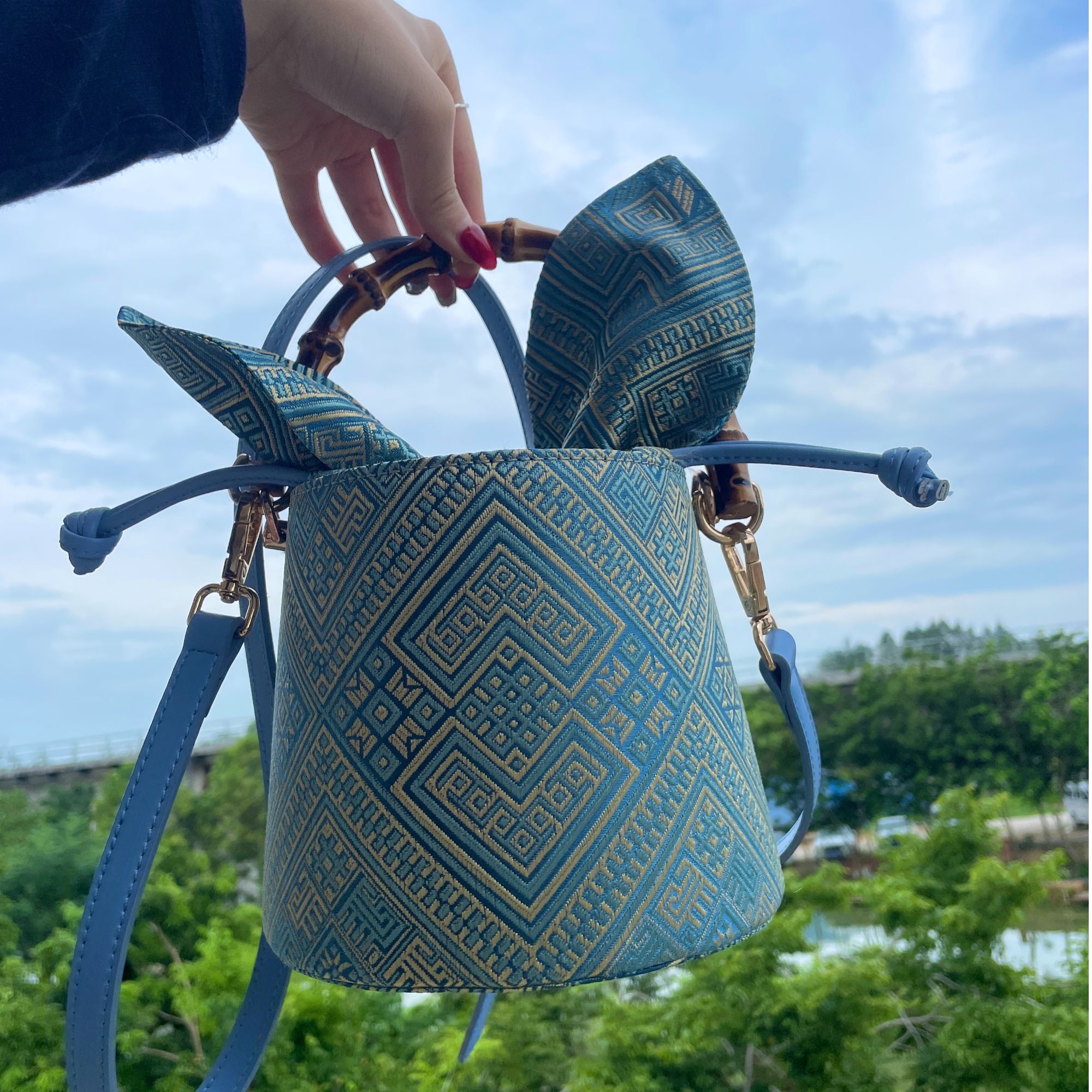 【广西壮锦】非遗壮锦热款手持竹节兔儿水桶包包兔子壮锦包包兔耳朵