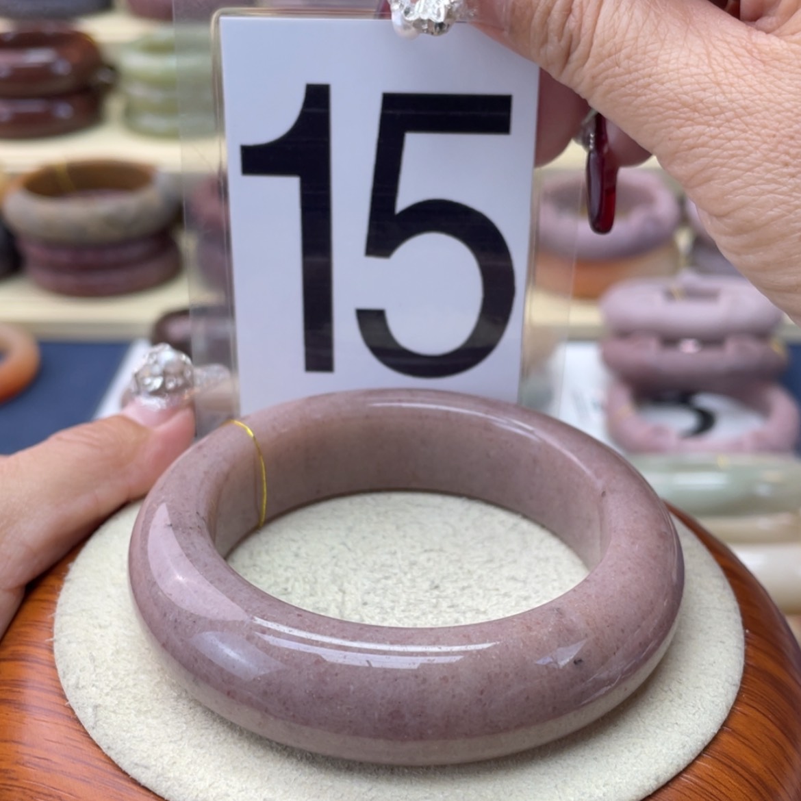 【闪购商品】石英质玉手镯未镶嵌